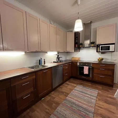 Forest Villa, Sauna And Jacuzzi On The Edge Of The Center Rovaniemi